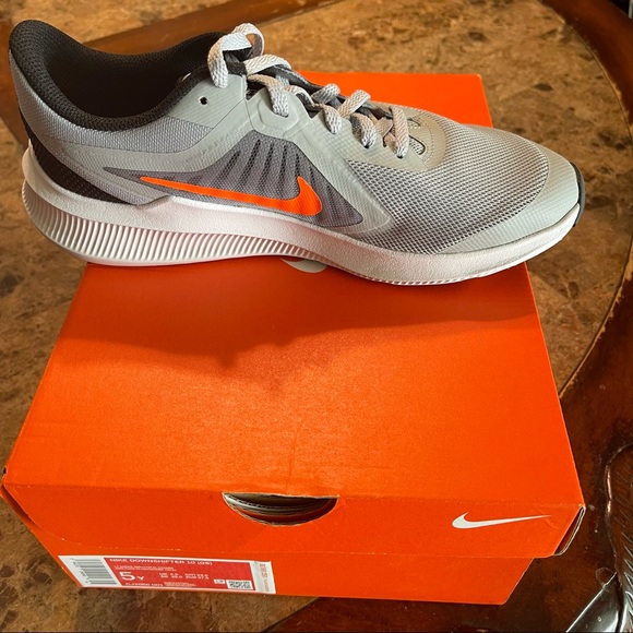 Nike Downshifter 10 (gs) Smoke Grey/orange - Picture 4 of 7